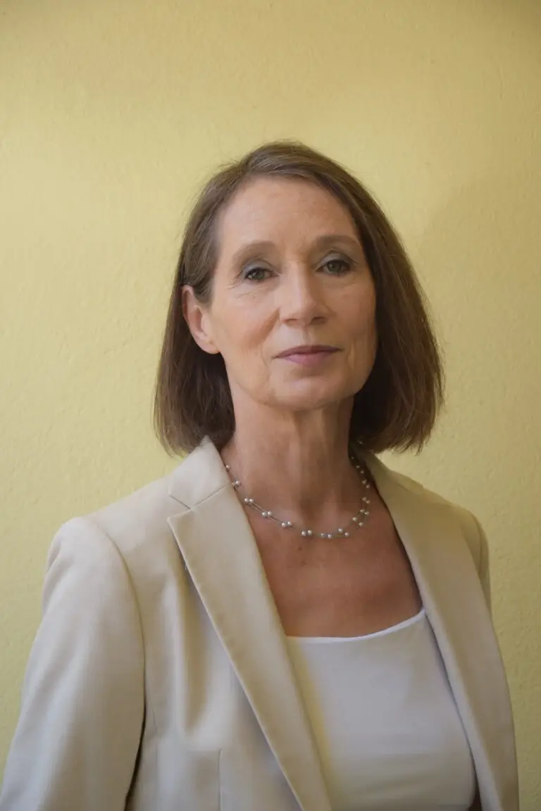 Heike Novak hilft jungen Frauen jeder Herkunft bei der Suche nach dem Gllück